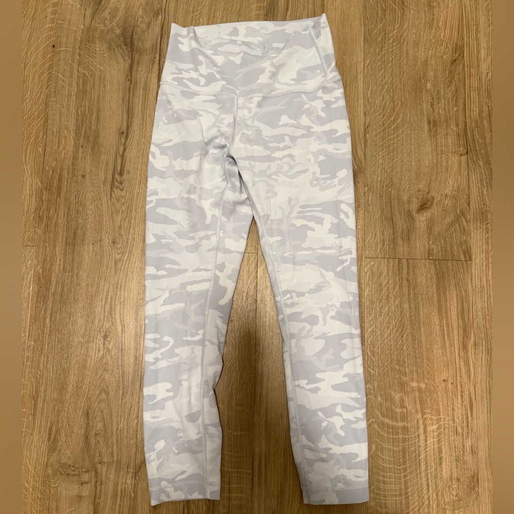 Lululemon Athletica Women's Camouflage Leggings - Gray and White